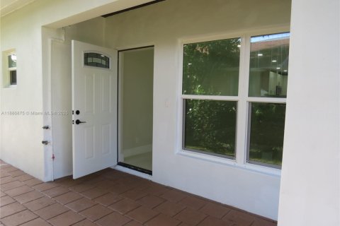 Propiedad comercial en venta en Fort Lauderdale, Florida, 258.27 m2 № 1941653 - foto 30