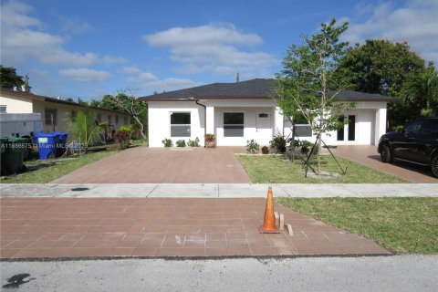 Propiedad comercial en venta en Fort Lauderdale, Florida, 258.27 m2 № 1941653 - foto 3