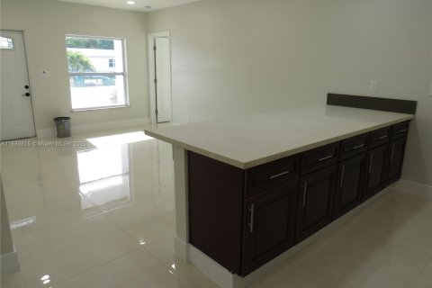 Propiedad comercial en venta en Fort Lauderdale, Florida, 258.27 m2 № 1941653 - foto 18