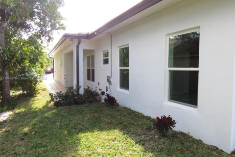 Propiedad comercial en venta en Fort Lauderdale, Florida, 258.27 m2 № 1941653 - foto 7