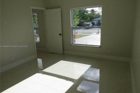 Propiedad comercial en venta en Fort Lauderdale, Florida, 258.27 m2 № 1941653 - foto 26