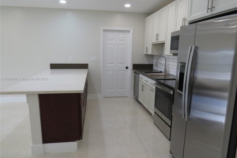 Propiedad comercial en venta en Fort Lauderdale, Florida, 258.27 m2 № 1941653 - foto 19