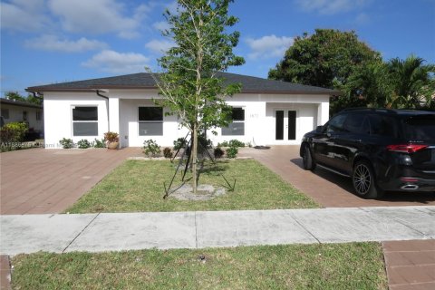 Propiedad comercial en venta en Fort Lauderdale, Florida, 258.27 m2 № 1941653 - foto 1