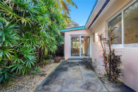 Купить коммерческую недвижимость в Майами, Флорида № 2051064 - фото 17