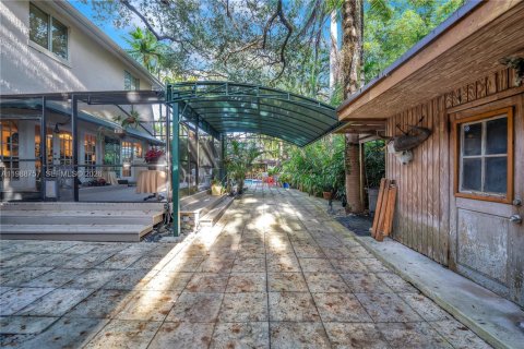 Купить коммерческую недвижимость в Майами, Флорида № 2051064 - фото 9