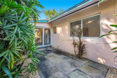 Купить коммерческую недвижимость в Майами, Флорида № 2051064 - фото 16