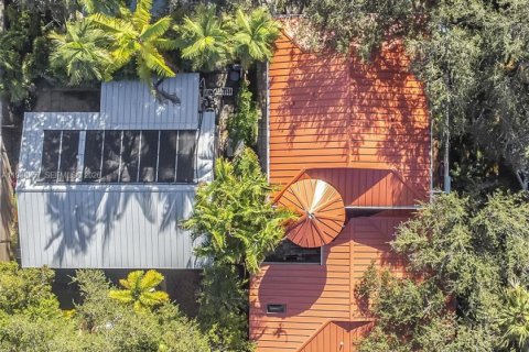 Купить коммерческую недвижимость в Майами, Флорида № 2051064 - фото 1