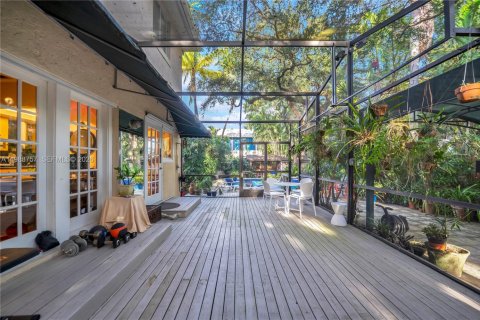 Купить коммерческую недвижимость в Майами, Флорида № 2051064 - фото 6