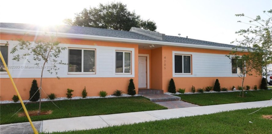 House in Miami, Florida 3 bedrooms, 173.36 sq.m. № 1944253