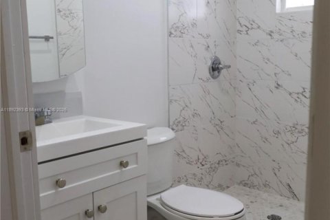 House in Miami, Florida 3 bedrooms, 173.36 sq.m. № 1944253 - photo 6