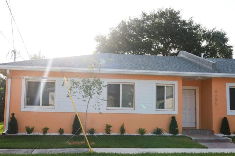 House in Miami, Florida 3 bedrooms, 173.36 sq.m. № 1944253 - photo 2
