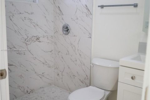 House in Miami, Florida 3 bedrooms, 173.36 sq.m. № 1944253 - photo 4