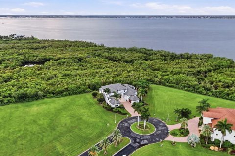 Villa ou maison à vendre à Port Charlotte, Floride: 4 chambres, 525.36 m2 № 2304540 - photo 7