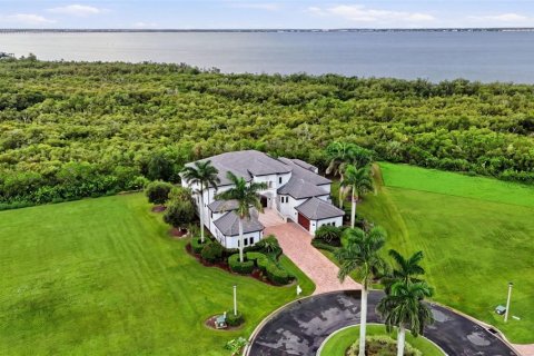 Villa ou maison à vendre à Port Charlotte, Floride: 4 chambres, 525.36 m2 № 2304540 - photo 6