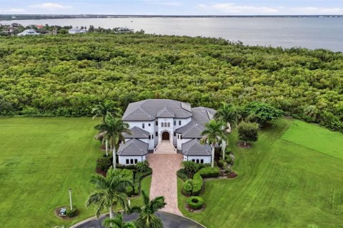 Villa ou maison à vendre à Port Charlotte, Floride: 4 chambres, 525.36 m2 № 2304540 - photo 4