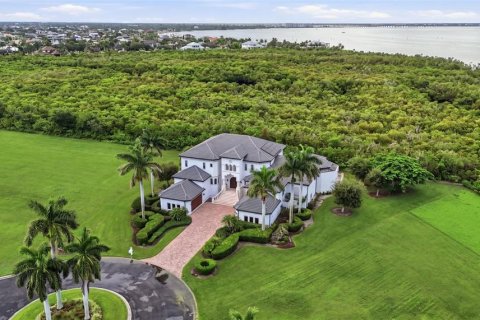 Villa ou maison à vendre à Port Charlotte, Floride: 4 chambres, 525.36 m2 № 2304540 - photo 5