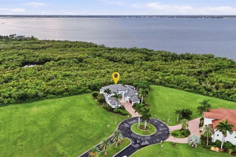 Villa ou maison à vendre à Port Charlotte, Floride: 4 chambres, 525.36 m2 № 2304540 - photo 8