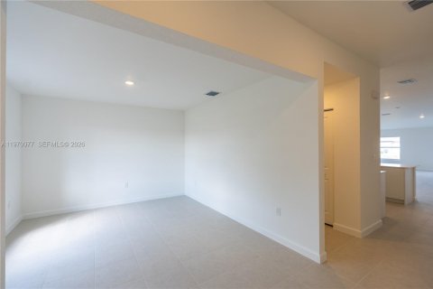 House in Miami, Florida 4 bedrooms № 2040661 - photo 11
