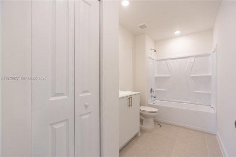 House in Miami, Florida 4 bedrooms № 2040661 - photo 27