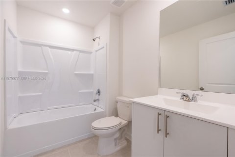 House in Miami, Florida 4 bedrooms № 2040661 - photo 25