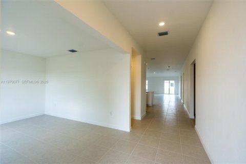 House in Miami, Florida 4 bedrooms № 2040661 - photo 5