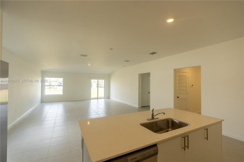 House in Miami, Florida 4 bedrooms № 2040661 - photo 16