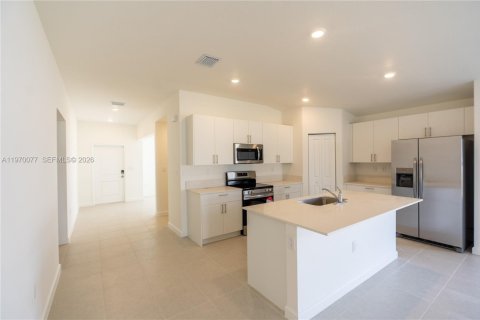 House in Miami, Florida 4 bedrooms № 2040661 - photo 23