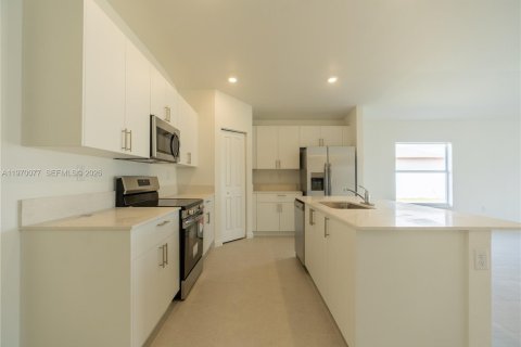 House in Miami, Florida 4 bedrooms № 2040661 - photo 24