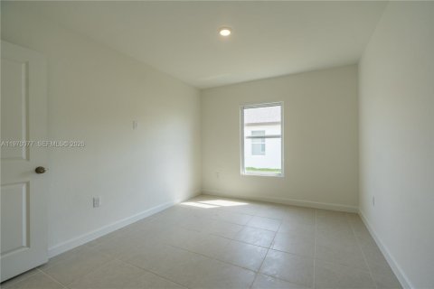 House in Miami, Florida 4 bedrooms № 2040661 - photo 9