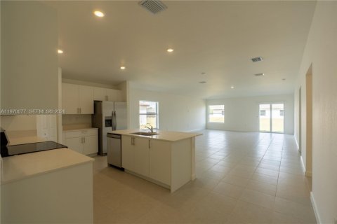 House in Miami, Florida 4 bedrooms № 2040661 - photo 15