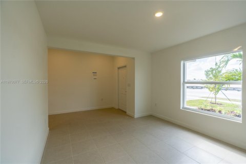 House in Miami, Florida 4 bedrooms № 2040661 - photo 12