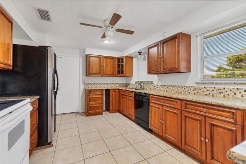 Casa en venta en Bradenton, Florida, 2 dormitorios, 118.17 m2 № 1909460 - foto 8
