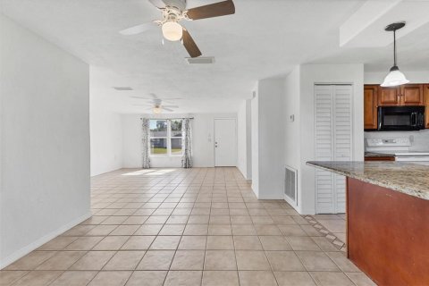 Casa en venta en Bradenton, Florida, 2 dormitorios, 118.17 m2 № 1909460 - foto 6