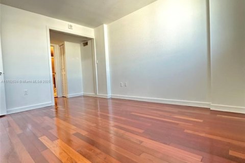 Condo in Miami Beach, Florida, 1 bedroom  № 1860621 - photo 5