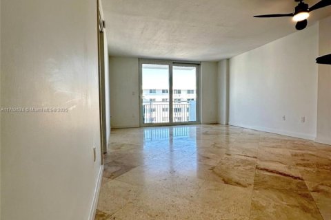 Condo in Miami Beach, Florida, 1 bedroom  № 1860621 - photo 14