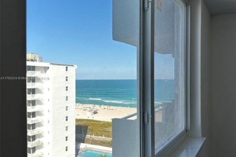 Condo in Miami Beach, Florida, 1 bedroom  № 1860621 - photo 12