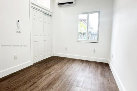 Villa ou maison à louer à Miami, Floride: 2 chambres, 260.59 m2 № 2014746 - photo 4