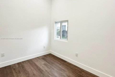 Villa ou maison à louer à Miami, Floride: 2 chambres, 260.59 m2 № 2014746 - photo 2