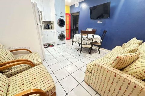 Apartamento en alquiler en Miami, Florida, 2 dormitorios, 74.32 m2 № 2060081 - foto 4