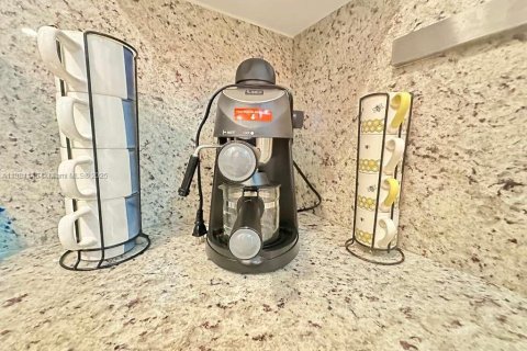 Apartamento en alquiler en Miami, Florida, 2 dormitorios, 74.32 m2 № 2060081 - foto 8