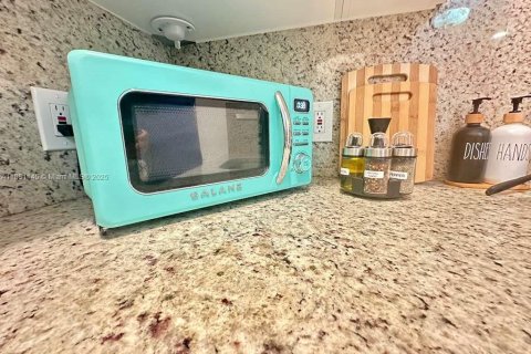 Apartamento en alquiler en Miami, Florida, 2 dormitorios, 74.32 m2 № 2060081 - foto 7