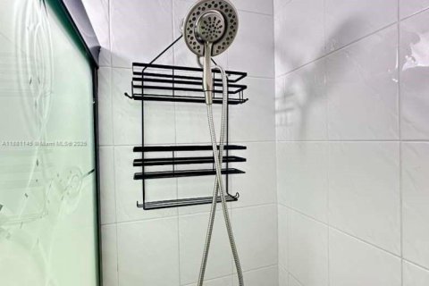 Apartamento en alquiler en Miami, Florida, 2 dormitorios, 74.32 m2 № 2060081 - foto 18