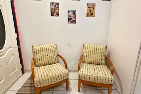 Apartamento en alquiler en Miami, Florida, 2 dormitorios, 74.32 m2 № 2060081 - foto 2