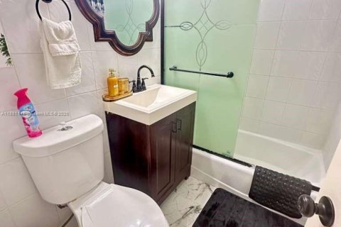 Apartamento en alquiler en Miami, Florida, 2 dormitorios, 74.32 m2 № 2060081 - foto 16