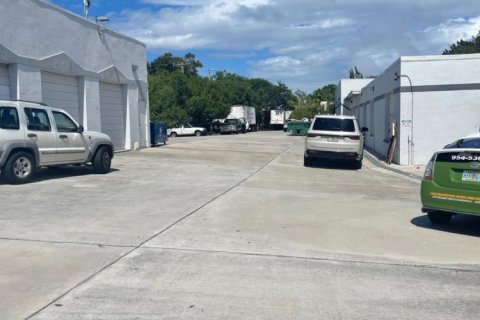 Commercial property in Fort Lauderdale, Florida № 994285 - photo 1