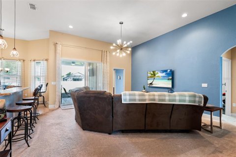 House in Auburndale, Florida 4 bedrooms, 223.24 sq.m. № 1883032 - photo 9