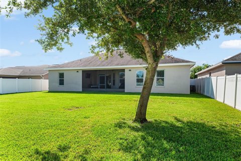House in Auburndale, Florida 4 bedrooms, 223.24 sq.m. № 1883032 - photo 6