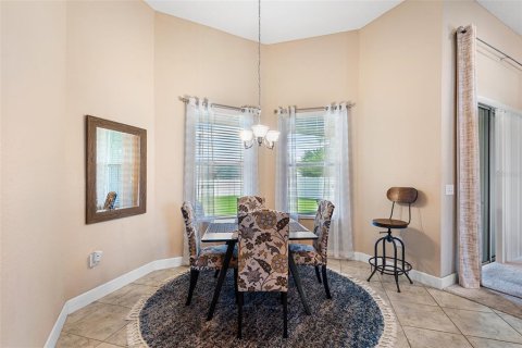 House in Auburndale, Florida 4 bedrooms, 223.24 sq.m. № 1883032 - photo 17