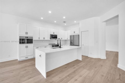 Casa en alquiler en Weston, Florida, 4 dormitorios, 229.84 m2 № 2058109 - foto 11