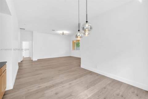 Casa en alquiler en Weston, Florida, 4 dormitorios, 229.84 m2 № 2058109 - foto 8